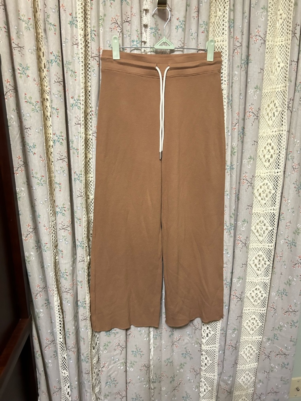 Wide-Leg Crop Drawstring Pants